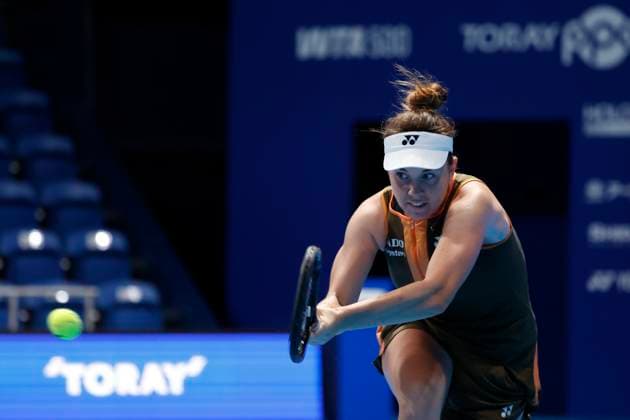 October 22, 2025, Tokyo, Japan: Linda NOSKOVA (CZE) returns a shot against McCartney KESSLER (USA) during their match at the Toray Pan Pacific Open Tennis at Ariake Colosseum in Tokyo. The tournament runs from October 20 to 36. Noskova won 7-5, 3-6, 4-6. Tokyo Japan - ZUMAm191 20251022_aap_m191_022 Copyright: xRodrigoxReyesxMarinx