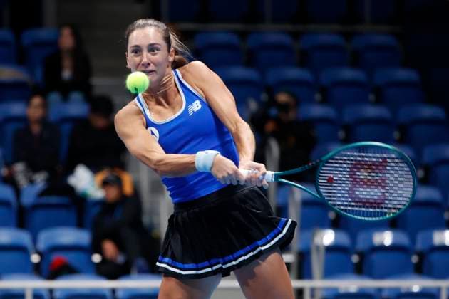 October 22, 2025, Tokyo, Japan: McCartney KESSLER (USA) returns a shot against Linda NOSKOVA (CZE) during their match at the Toray Pan Pacific Open Tennis at Ariake Colosseum in Tokyo. The tournament runs from October 20 to 36. Noskova won 7-5, 3-6, 4-6. Tokyo Japan - ZUMAm191 20251022_aap_m191_023 Copyright: xRodrigoxReyesxMarinx