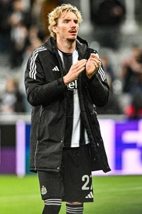 Newcastle United v Benfica UEFA Champions League Nick Woltemade of Newcastle United claps fans and celebrates his sides win at full time during the UEFA Champions League match at St. James s Park, Newcastle UK Newspapers OUT Copyright: xJamiexJohnstonx FIL-22383-0204