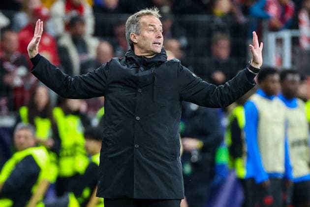 Champions League - Bayer 04 Leverkusen - Paris Saint-Germain am 21.10.2025 in der BayArena in Leverkusen Trainer Kasper Hjulmand (Leverkusen) gestikuliert
