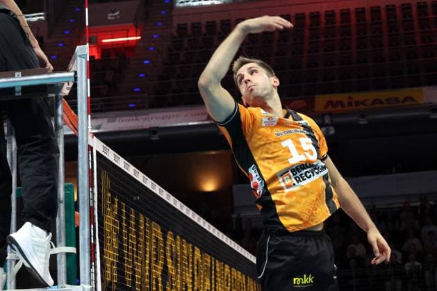 DEU, DVV, 1.VBL, BR Volleys vs. VfB Friedrichshafen, 21.10.2025, Max-Schmeling-Halle, Berlin, DEU, DVV, 1.VBL, BR Volleys vs. VfB Friedrichshafen, im Bild Moritz Reichert (BR Volleys 15)