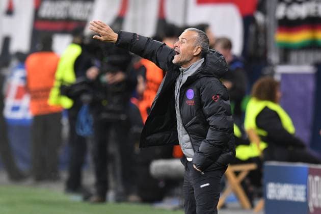 Trainer Luis Enrique ( Paris Saint-Germain ) gestikuliert. GER, Bayer 04 Leverkusen vs Paris Saint-Germain, Fussball, UEFA Champions League, Ligaphase, Spielzeit 2025 2026, 21.10.2025 DFL REGULATIONS PROHIBIT ANY USE OF PHOTOGRAPHS AS IMAGE SEQUENCES AND OR QUASI-VIDEO GER, Bayer 04 Leverkusen vs Paris Saint-Germain, Fussball, UEFA Champions League, Ligaphase, Spielzeit 2025 2026, 21.10.2025 Leverkusen Copyright: xEibner-Pressefoto ThomasxThienelx EP_TTL