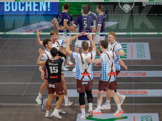 Herrsching - Spieler nach Punktgewinn. Volleyball: Herrsching - Dachau 3:0. Volleyball Bundesliga der Männer, WWK Volleys Herrsching - ASV Dachau, Spieltag 1, Saison 2025-2024, am 21.10.2025 in Muenchen, B M W P A R K, Deutschland. Quelle Copyright Credit : Oryk HAIST