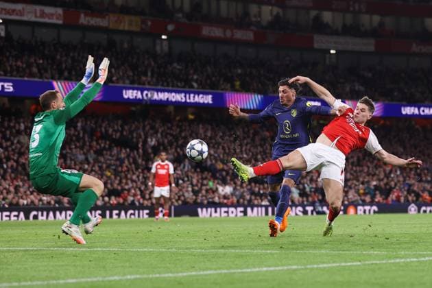 Arsenal v Atletico Madrid 21 October 2025, London - UEFA Champions League - League Stage - Arsenal v Atletico Madrid - Viktor Gyokeres of Arsenal has a shot saved by Atletico Madrid goalkeeper Jan Oblak - Photo: Jacques Feeney Offside. London UK *** Arsenal gegen Atletico Madrid 21. Oktober 2025, London UEFA-Champions-League-Phase Arsenal gegen Atletico Madrid Viktor Gyokeres von Arsenal scheitert an Atletico Madrids Torwart Jan Oblak Foto Jacques Feeney Abseits London UK  Copyright: xJacquesxFeeneyx xOffsidexOffside