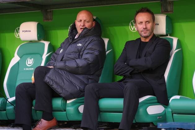 18.10.2025, xgox, Fussball - 1.Bundesliga VfL Wolfsburg - VfB Stuttgart emspor, v.l. Peter Christiansen (Wolfsburg, Geschaeftsfuehrer), Sebastian Schindzielorz (Wolfsburg, Sportdirektor) (DFL DFB REGULATIONS PROHIBIT ANY USE OF PHOTOGRAPHS as IMAGE SEQUENCES and or QUASI-VIDEO) Wolfsburg