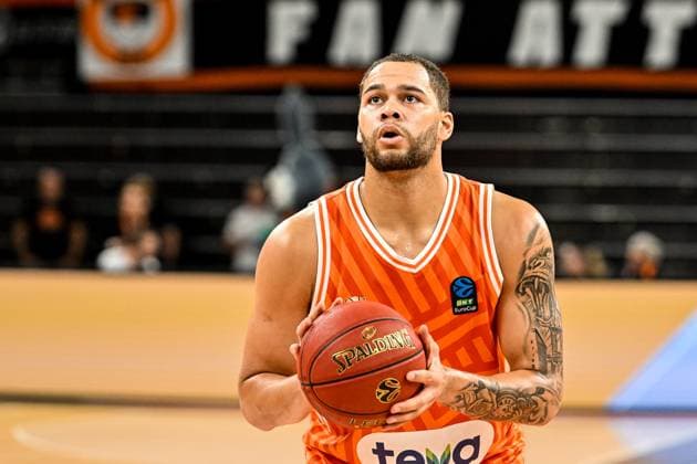 GER, EuroCup, ratiopharm Ulm vs Besiktas GAIN Istanbul 21.10.2025, ratiopharm arena, Neu-Ulm, GER, EuroCup, ratiopharm Ulm vs Besiktas GAIN Istanbul, im Bild Christopher Ledlum (Ulm, 4)