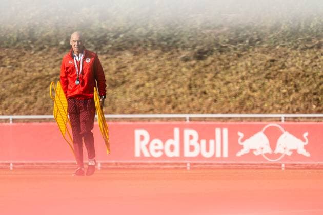 SOCCER - UEFA EL, RBS vs Ferencvaros SALZBURG,AUSTRIA,22.OCT.25 - SOCCER - UEFA Europa League, Red Bull Salzburg vs Ferencvaros Budapest, preview, training RBS. Image shows head coach Thomas Letsch (RBS).  GEPAxpictures xJulioxArellano
