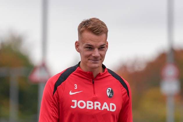 Philipp Lienhart (SC Freiburg, 03) , letztes medienöffentliches Training des SC Freiburg vor dem dritten Europa League Spiel in der Ligaphase, Deutschland, Fussball, UEFA Europa League, 3.Spieltag, 2025 2026, SC Freiburg vs. FC Utrecht, 22.10.2025, letztes medienöffentliches Training des SC Freiburg vor dem dritten Europa League Spiel in der Ligaphase, Europa-Park Stadion, Freiburg, Deutschland Freiburg Europa-Park Stadion Baden-Württemberg Deutschland Copyright: xArnexAmbergx