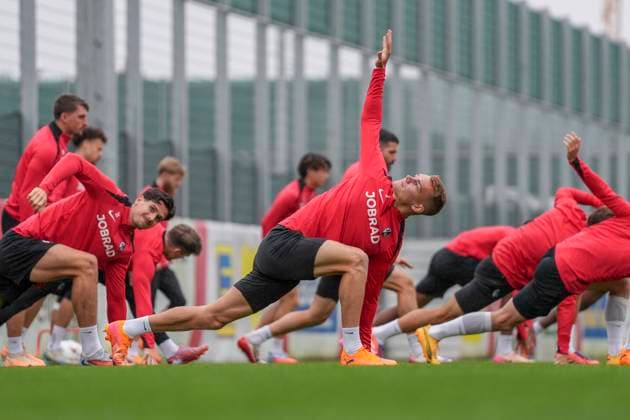 Philipp Lienhart (SC Freiburg, 03) , letztes medienöffentliches Training des SC Freiburg vor dem dritten Europa League Spiel in der Ligaphase, Deutschland, Fussball, UEFA Europa League, 3.Spieltag, 2025 2026, SC Freiburg vs. FC Utrecht, 22.10.2025, letztes medienöffentliches Training des SC Freiburg vor dem dritten Europa League Spiel in der Ligaphase, Europa-Park Stadion, Freiburg, Deutschland Freiburg Europa-Park Stadion Baden-Württemberg Deutschland Copyright: xArnexAmbergx