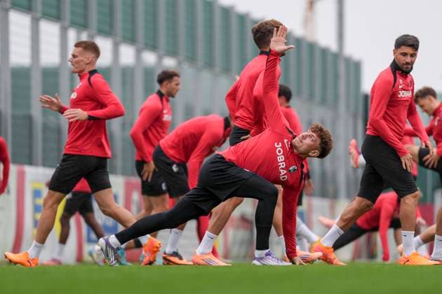Philipp Treu (SC Freiburg, 29) , letztes medienöffentliches Training des SC Freiburg vor dem dritten Europa League Spiel in der Ligaphase, Deutschland, Fussball, UEFA Europa League, 3.Spieltag, 2025 2026, SC Freiburg vs. FC Utrecht, 22.10.2025, letztes medienöffentliches Training des SC Freiburg vor dem dritten Europa League Spiel in der Ligaphase, Europa-Park Stadion, Freiburg, Deutschland Freiburg Europa-Park Stadion Baden-Württemberg Deutschland Copyright: xArnexAmbergx