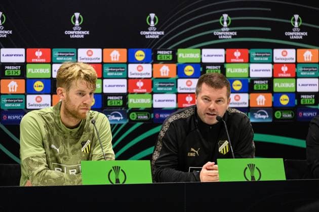 251022 Filip Helander and coach Jens Gustafsson during a press conference, PK, Pressekonferenz with Häcken on October 22, 2025 in Gothenburg. Photo: Carl Sandin BILDBYRAN kod CS CS0799 fotboll football soccer fotball uefa conference league conference league press conference presskonferens häcken bbeng Copyright: CARLxSANDIN BB251022CS010