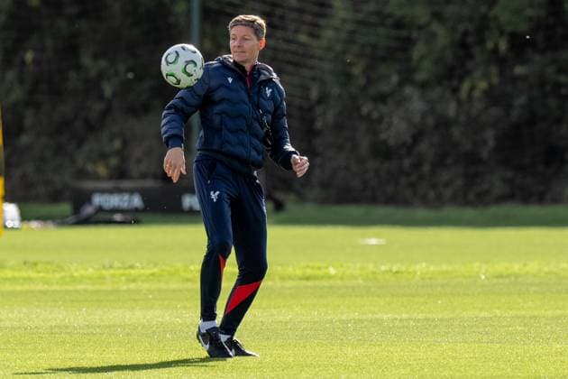 Crystal Palace 22 10 2025. Press and training Crystal Palace manager Oliver Glasner shows of his skills during the training session and press conference, PK, Pressekonferenz for Crystal Palace at Selhurst Park, London, ahead of their UEFA Conference League England on 22 October 2025. Editorial use only , Copyright: xStephenxFlynnx PSI-23085-0011