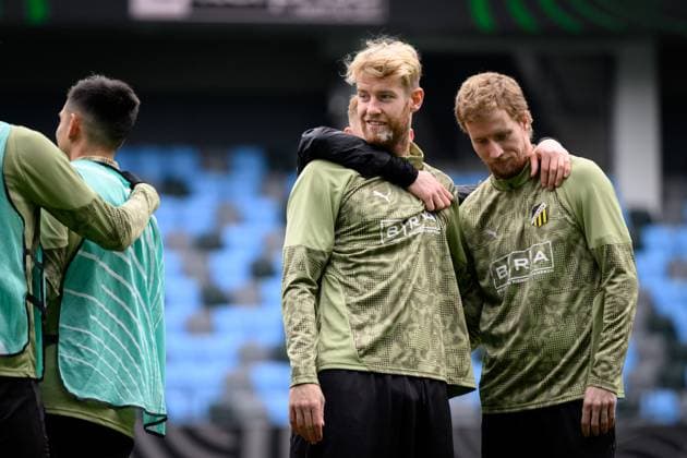 251022 Filip Helander and Simon Gustafson during a training session with Häcken on October 22, 2025 in Gothenburg. Photo: Carl Sandin BILDBYRAN kod CS CS0799 fotboll football soccer fotball uefa conference league conference league träning practice training häcken bbeng Copyright: CARLxSANDIN BB251022CS028