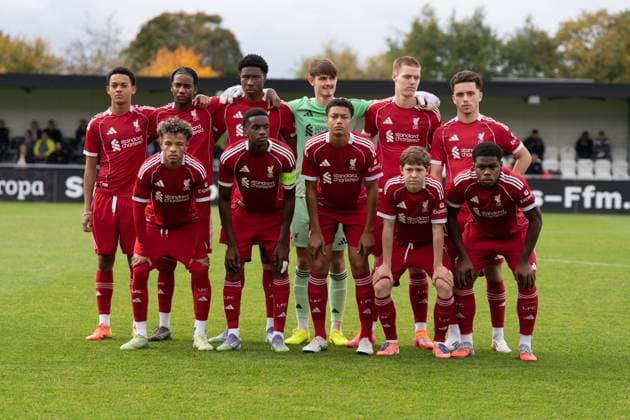 22.10.2025, xhfmx, Fußball UEFA Youth League, Eintracht Frankfurt - FC Liverpool Mannschaftsfoto Liverpool U19 (DFL DFB REGULATIONS PROHIBIT ANY USE OF PHOTOGRAPHS as IMAGE SEQUENCES and or QUASI-VIDEO) Dreieich