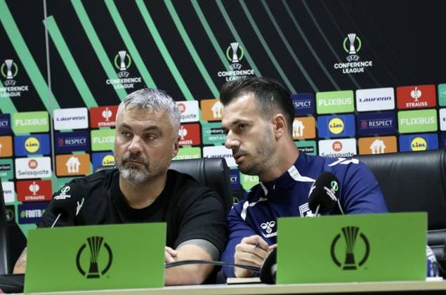 Ahead of the Samsunspor v Dynamo Kyiv - UEFA Conference League SAMSUN, TURKIYE - OCTOBER 22: Samsunspor’s head coach Thomas Reis (L) and goalkeeper Okan Kocuk (not seen) speak at a press conference, PK, Pressekonferenz hold ahead of the UEFA Conference League second-week match between Samsunspor and Dynamo Kyiv at Yeni 19 Mayis Stadium in Samsun, Turkiye on October 22, 2025. Ilyas Gun Anadolu Samsun Turkey. Editorial use only. Please get in touch for any other usage.  Copyright: x2025xAnadoluxIlyasxGunx