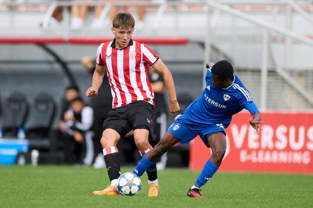 Athletic Club U-19 v Qarabag FK U-19 - UEFA Youth League 2025-26 League Phase MD3 Alex Carill of Athletic Club U-19 competes for the ball during the UEFA Youth League 2025-26 League Phase MD3 match between Athletic Club U-19 and Qarabag FK U-19 at Lezama on October 22, 2025, in Bilbao, Spain. Bilbao Lezama Basque Country Spain RL_ATHvQFK_CL_000050 Copyright: xRicardoxLarreinax