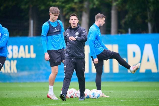 22.10.2025, Fußball, Herren, 2.BL, Saison 2025 2026, Training Holstein Kiel Trainer Marcel Rapp Kiel, Projensdorf Projensdorf, Trainigsplatz Schleswig-Holstein Deutschland