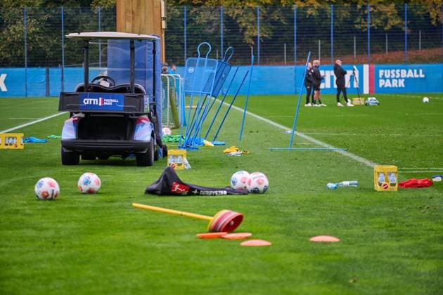 22.10.2025, Fußball, Herren, 2.BL, Saison 2025 2026, Training Holstein Kiel Trainingsmaterial auf dem Platz Kiel, Projensdorf Projensdorf, Trainigsplatz Schleswig-Holstein Deutschland