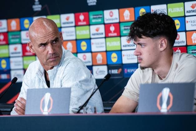 SOCCER - UEFA EL, RBS vs Ferencvaros SALZBURG,AUSTRIA,22.OCT.25 - SOCCER - UEFA Europa League, Red Bull Salzburg vs Ferencvaros Budapest, preview, press conference, PK, Pressekonferenz RBS. Image shows head coach Thomas Letsch and Kerim Alajbegovic (RBS).  GEPAxpictures xJulioxArellano