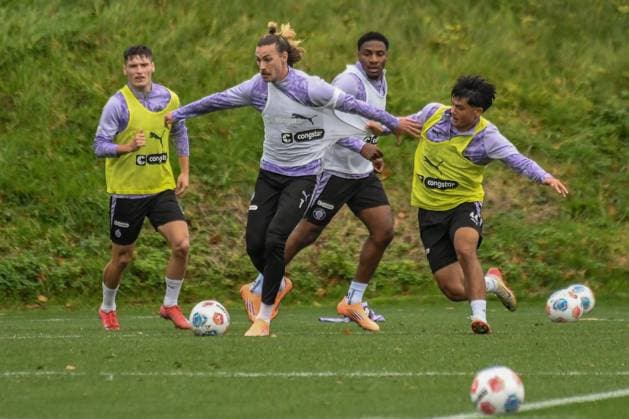Jackson Irvine Nick Schmidt ( Pauli ) Deutschland , Hamburg , Trainingsgelände an der Kollaustrasse , Fussball , 1. Bundesliga , Training des FC St Pauli