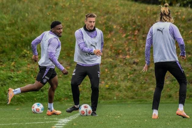 Oladapo Afolayan Hauke Wahl Jackson Irvine ( Pauli ) Deutschland , Hamburg , Trainingsgelände an der Kollaustrasse , Fussball , 1. Bundesliga , Training des FC St Pauli
