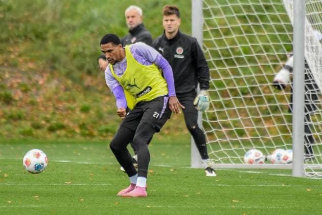 Hountondji Andréas ( Pauli ) Deutschland , Hamburg , Trainingsgelände an der Kollaustrasse , Fussball , 1. Bundesliga , Training des FC St Pauli