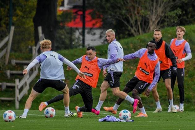Marwin Schmitz Manolis Saliakas Louis Oppie Abdoulie Ceesay ( Pauli ) Deutschland , Hamburg , Trainingsgelände an der Kollaustrasse , Fussball , 1. Bundesliga , Training des FC St Pauli