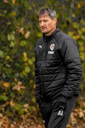 Trainer Alexander Blessin ( Pauli ) Deutschland , Hamburg , Trainingsgelände an der Kollaustrasse , Fussball , 1. Bundesliga , Training des FC St Pauli