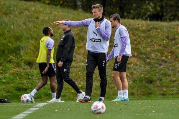 Hauke Wahl ( Pauli ) Deutschland , Hamburg , Trainingsgelände an der Kollaustrasse , Fussball , 1. Bundesliga , Training des FC St Pauli