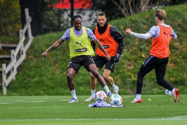 Ricky-Jade Jones Karol Mets Ahlstrand Erik ( Pauli ) Deutschland , Hamburg , Trainingsgelände an der Kollaustrasse , Fussball , 1. Bundesliga , Training des FC St Pauli