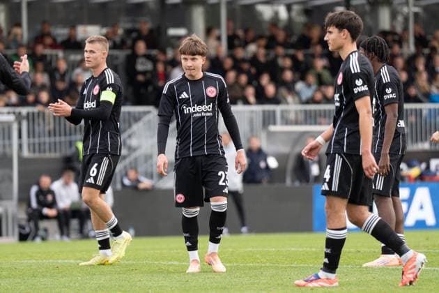 22.10.2025, xhfmx, Fußball UEFA Youth League, Eintracht Frankfurt - FC Liverpool v.l. Noah Fenyü (Eintracht Frankfurt U19). Niko Ilicevic (Eintracht Frankfurt U19). Niklas Scheller (Eintracht Frankfurt U19). Junior Awusi (Eintracht Frankfurt U19) (DFL DFB REGULATIONS PROHIBIT ANY USE OF PHOTOGRAPHS as IMAGE SEQUENCES and or QUASI-VIDEO) Dreieich