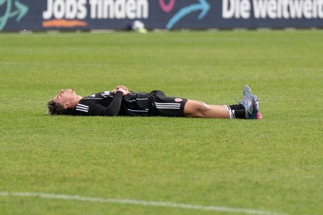 22.10.2025, xhfmx, Fußball UEFA Youth League, Eintracht Frankfurt - FC Liverpool Alessandro Gaul Souza (Eintracht Frankfurt U19) enttäuscht nach dem Spiel (DFL DFB REGULATIONS PROHIBIT ANY USE OF PHOTOGRAPHS as IMAGE SEQUENCES and or QUASI-VIDEO) Dreieich