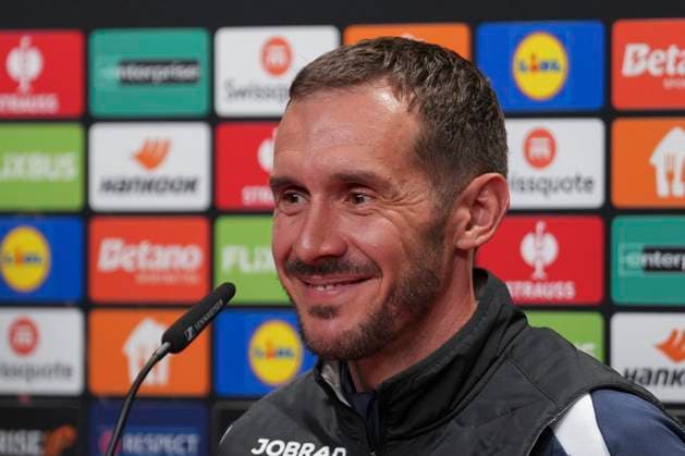 Julian Schuster (SC Freiburg, Trainer) , Pressekonferenz des SC Freiburg vor dem dritten Europa League Spiel in der Ligaphase, Pressegespräch, Deutschland, Fussball, UEFA Europa League, 3.Spieltag, 2025 2026, SC Freiburg vs. FC Utrecht, 22.10.2025, Pressekonferenz des SC Freiburg vor dem dritten Europa League Spiel in der Ligaphase, Pressegespräch, Europa-Park Stadion, Freiburg, Deutschland Freiburg Europa-Park Stadion Baden-Württemberg Deutschland Copyright: xArnexAmbergx