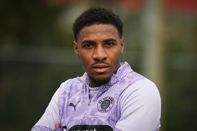 GER, xFSx ,Hamburg, St.Pauli ,1. Bundesliga , Fussball, DFL, St. Pauli Training , Trainingszentrum Kollaustrasse , 22.10.2025 , v.l. Oladapo Afolayan (FC St. Pauli ,17 ) DFL regulations prohibit any use of photographs as image sequences and or quasi-video. Copyright: HMBxMedia FernandoxSoares