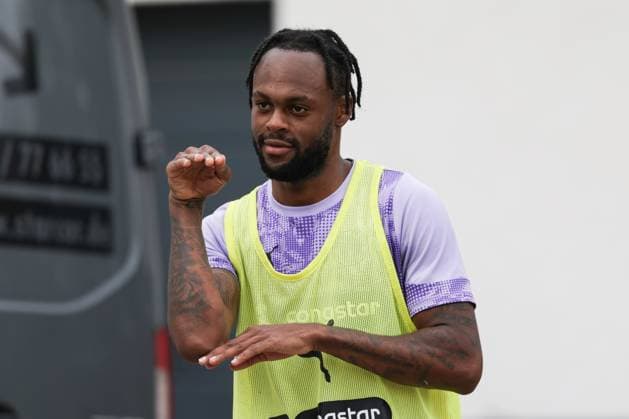 GER, xFSx ,Hamburg, St.Pauli ,1. Bundesliga , Fussball, DFL, St. Pauli Training , Trainingszentrum Kollaustrasse , 22.10.2025 , v.l. Ricky-Jade Jones (FC St. Pauli ,26 ) DFL regulations prohibit any use of photographs as image sequences and or quasi-video. Copyright: HMBxMedia FernandoxSoares