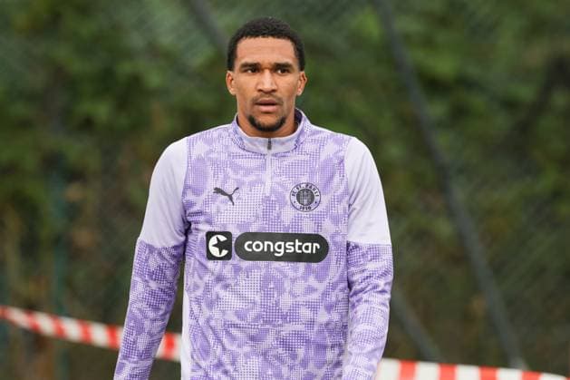 GER, xFSx ,Hamburg, St.Pauli ,1. Bundesliga , Fussball, DFL, St. Pauli Training , Trainingszentrum Kollaustrasse , 22.10.2025 , v.l. Andreas Hountondji (FC St. Pauli ,27 ) DFL regulations prohibit any use of photographs as image sequences and or quasi-video. Copyright: HMBxMedia FernandoxSoares