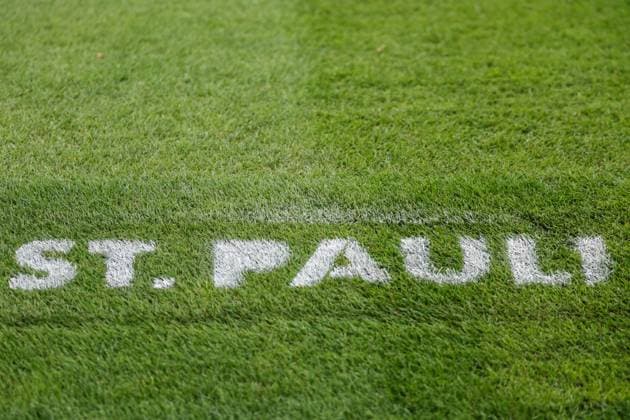 GER, xFSx ,Hamburg, St.Pauli ,1. Bundesliga , Fussball, DFL, St. Pauli Training , Trainingszentrum Kollaustrasse , 22.10.2025 , v.l. Themenfoto, Themenbild, Symbolfoto, Symbolbild, Stockfoto St. Pauli Rasen DFL regulations prohibit any use of photographs as image sequences and or quasi-video. Copyright: HMBxMedia FernandoxSoares