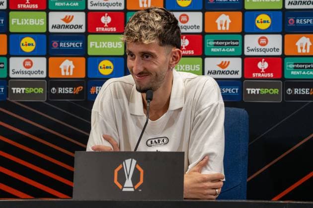 Atakan Karazor (VfB Stuttgart, 16), Mediaday, Pressekonferenz, TUR, Fenerbahce Istanbul vs. VfB Stuttgart, Fussball, UEFA Europa League, Mediaday, Spieltag 3, Spielzeit 2025 2026, 22.10.2025, TUR, Fenerbahce Istanbul vs. VfB Stuttgart, Fussball, UEFA Europa League, Mediaday, Spieltag 3, Spielzeit 2025 2026, 22.10.2025, Istanbul Copyright: xEibner-Pressefoto EdwardxCheungx EP_ECG