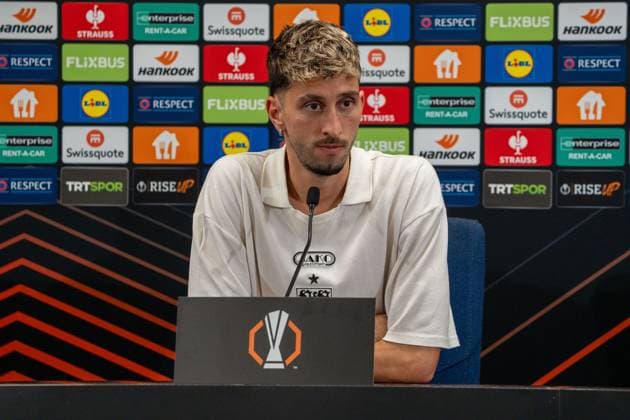 Atakan Karazor (VfB Stuttgart, 16), Mediaday, Pressekonferenz, TUR, Fenerbahce Istanbul vs. VfB Stuttgart, Fussball, UEFA Europa League, Mediaday, Spieltag 3, Spielzeit 2025 2026, 22.10.2025, TUR, Fenerbahce Istanbul vs. VfB Stuttgart, Fussball, UEFA Europa League, Mediaday, Spieltag 3, Spielzeit 2025 2026, 22.10.2025, Istanbul Copyright: xEibner-Pressefoto EdwardxCheungx EP_ECG