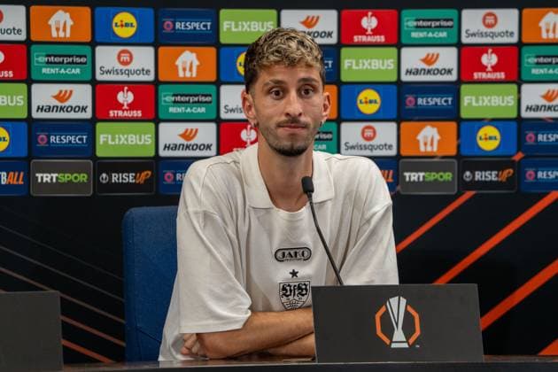 Atakan Karazor (VfB Stuttgart, 16), Mediaday, Pressekonferenz, TUR, Fenerbahce Istanbul vs. VfB Stuttgart, Fussball, UEFA Europa League, Mediaday, Spieltag 3, Spielzeit 2025 2026, 22.10.2025, TUR, Fenerbahce Istanbul vs. VfB Stuttgart, Fussball, UEFA Europa League, Mediaday, Spieltag 3, Spielzeit 2025 2026, 22.10.2025, Istanbul Copyright: xEibner-Pressefoto EdwardxCheungx EP_ECG
