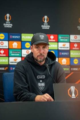 Sebastian Hoeneß (VfB Stuttgart, Trainer), Mediaday, Pressekonferenz, TUR, Fenerbahce Istanbul vs. VfB Stuttgart, Fussball, UEFA Europa League, Mediaday, Spieltag 3, Spielzeit 2025 2026, 22.10.2025, TUR, Fenerbahce Istanbul vs. VfB Stuttgart, Fussball, UEFA Europa League, Mediaday, Spieltag 3, Spielzeit 2025 2026, 22.10.2025, Istanbul Copyright: xEibner-Pressefoto EdwardxCheungx EP_ECG