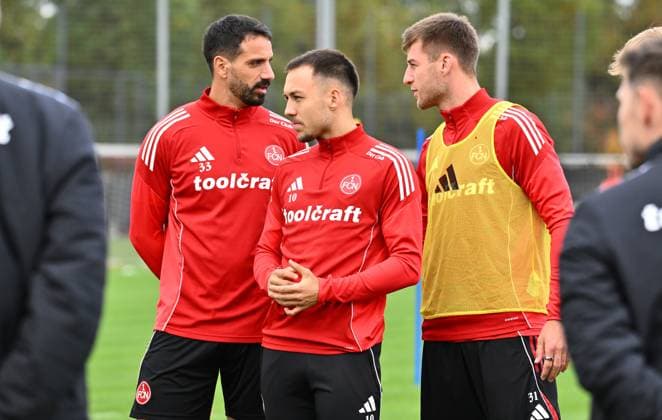 22.10..2025 - Fussball - 2. Fussball - Bundesliga - Saison 2025 2026 - 1. FC Nürnberg Nuernberg FCN ( Club ) - Training - Sportfoto Zink - xwoxzix - Adriano Grimaldi (33, 1. FC Nürnberg FCN ) Julian Justvan (10, 1. FC Nürnberg FCN ) Robin Knoche (31, 1. FC Nürnberg FCN )