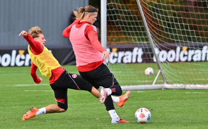 22.10..2025 - Fussball - 2. Fussball - Bundesliga - Saison 2025 2026 - 1. FC Nürnberg Nuernberg FCN ( Club ) - Training - Sportfoto Zink - xwoxzix - Tim Janisch (32, 1. FC Nürnberg FCN ) Artem Stepanov (11, 1. FC Nürnberg FCN )