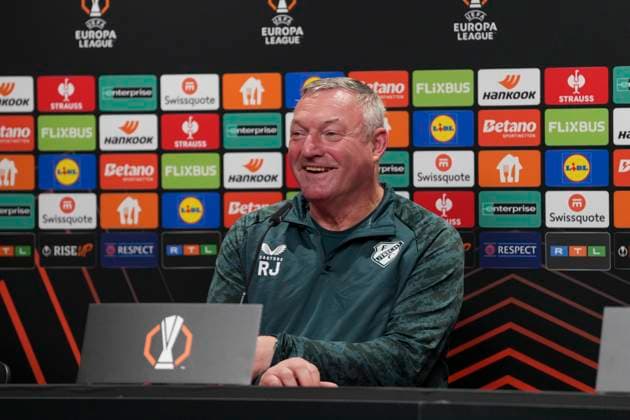 Ron Jans (FC Utrecht, Cheftrainer) , Pressekonferenz des FC Utrecht vor dem dritten Europa League Spiel in der Ligaphase, Pressegespräch, Deutschland, Fussball, UEFA Europa League, 3.Spieltag, 2025 2026, SC Freiburg vs. FC Utrecht, 22.10.2025, Pressekonferenz des FC Utrecht vor dem dritten Europa League Spiel in der Ligaphase, Pressegespräch, Europa-Park Stadion, Freiburg, Deutschland Freiburg Europa-Park Stadion Baden-Württemberg Deutschland Copyright: xArnexAmbergx