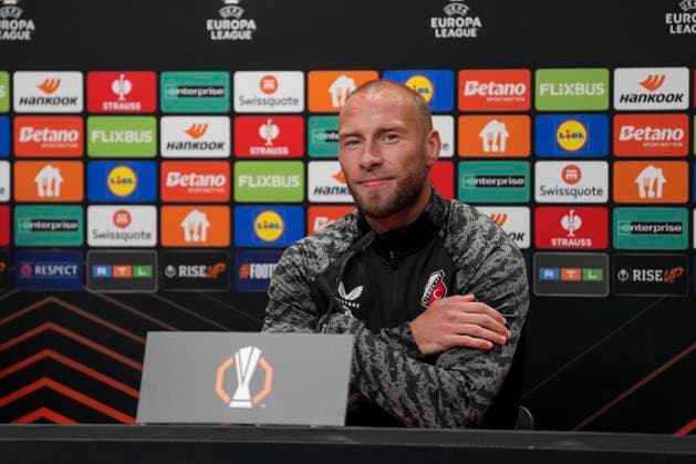 Mike van der Hoorn (FC Utrecht, 03) , Pressekonferenz des FC Utrecht vor dem dritten Europa League Spiel in der Ligaphase, Pressegespräch, Deutschland, Fussball, UEFA Europa League, 3.Spieltag, 2025 2026, SC Freiburg vs. FC Utrecht, 22.10.2025, Pressekonferenz des FC Utrecht vor dem dritten Europa League Spiel in der Ligaphase, Pressegespräch, Europa-Park Stadion, Freiburg, Deutschland Freiburg Europa-Park Stadion Baden-Württemberg Deutschland Copyright: xArnexAmbergx