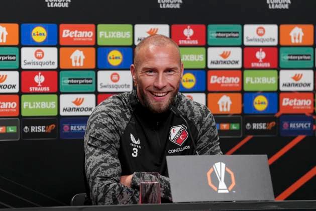 Mike van der Hoorn (FC Utrecht, 03) , Pressekonferenz des FC Utrecht vor dem dritten Europa League Spiel in der Ligaphase, Pressegespräch, Deutschland, Fussball, UEFA Europa League, 3.Spieltag, 2025 2026, SC Freiburg vs. FC Utrecht, 22.10.2025, Pressekonferenz des FC Utrecht vor dem dritten Europa League Spiel in der Ligaphase, Pressegespräch, Europa-Park Stadion, Freiburg, Deutschland Freiburg Europa-Park Stadion Baden-Württemberg Deutschland Copyright: xArnexAmbergx