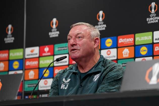 Ron Jans (FC Utrecht, Cheftrainer) , Pressekonferenz des FC Utrecht vor dem dritten Europa League Spiel in der Ligaphase, Pressegespräch, Deutschland, Fussball, UEFA Europa League, 3.Spieltag, 2025 2026, SC Freiburg vs. FC Utrecht, 22.10.2025, Pressekonferenz des FC Utrecht vor dem dritten Europa League Spiel in der Ligaphase, Pressegespräch, Europa-Park Stadion, Freiburg, Deutschland Freiburg Europa-Park Stadion Baden-Württemberg Deutschland Copyright: xArnexAmbergx