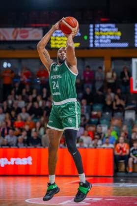 Basketball FIBA Europe Cup, Saison 2025 2026, Herren, Hauptrunde, Gruppenphase, 2. Spieltag, 22.10.2025, RASTA Vechta - Sporting CP Lisabon Malik Morgan ( 24 - Sporting CP) beim Jumpshot Vechta RASTA Dome Niedersachsen Deutschland