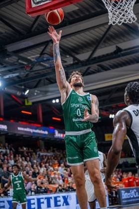 Basketball FIBA Europe Cup, Saison 2025 2026, Herren, Hauptrunde, Gruppenphase, 2. Spieltag, 22.10.2025, RASTA Vechta - Sporting CP Lisabon Brandon Johns ( 0 - Sporting CP) beim Korbleger Vechta RASTA Dome Niedersachsen Deutschland