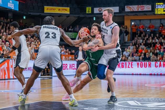 Basketball FIBA Europe Cup, Saison 2025 2026, Herren, Hauptrunde, Gruppenphase, 2. Spieltag, 22.10.2025, RASTA Vechta - Sporting CP Lisabon Brandon Johns ( 0 - Sporting CP) in Aktion Vechta RASTA Dome Niedersachsen Deutschland